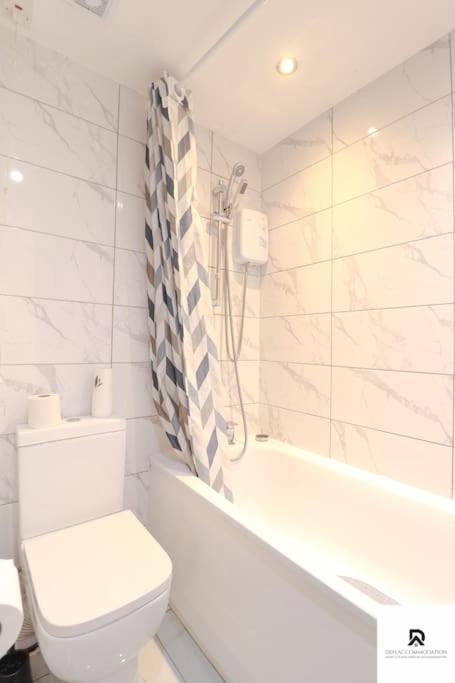 Den Accommodation & Short Lets Greenwich London - 3 Bed House Exterior photo
