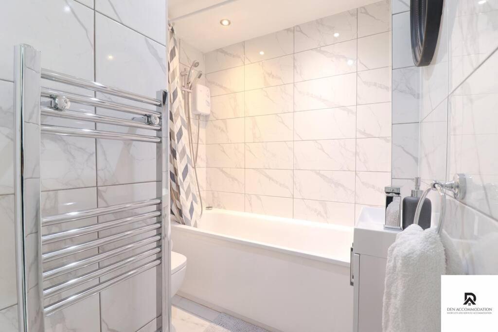 Den Accommodation & Short Lets Greenwich London - 3 Bed House Exterior photo
