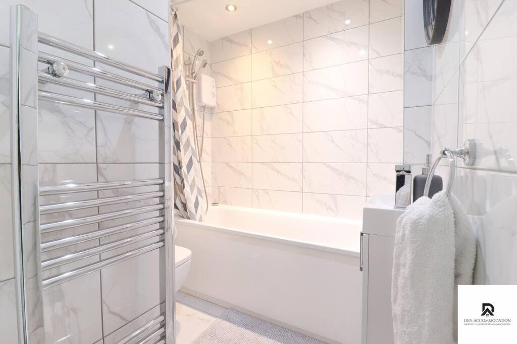 Den Accommodation & Short Lets Greenwich London - 3 Bed House Exterior photo
