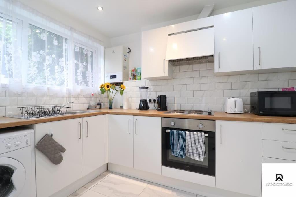 Den Accommodation & Short Lets Greenwich London - 3 Bed House Exterior photo