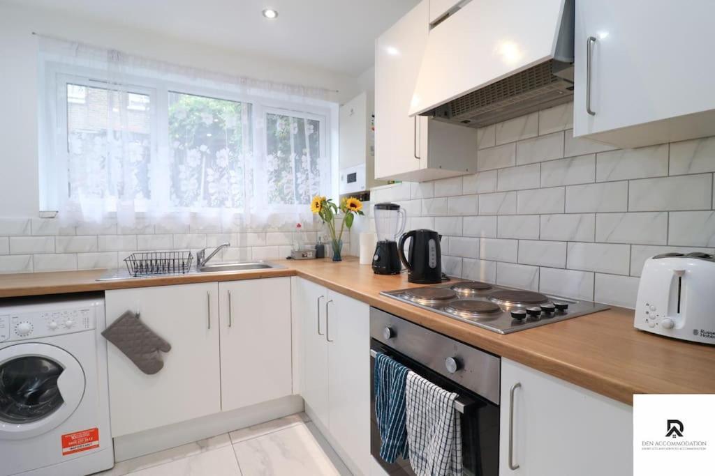 Den Accommodation & Short Lets Greenwich London - 3 Bed House Exterior photo