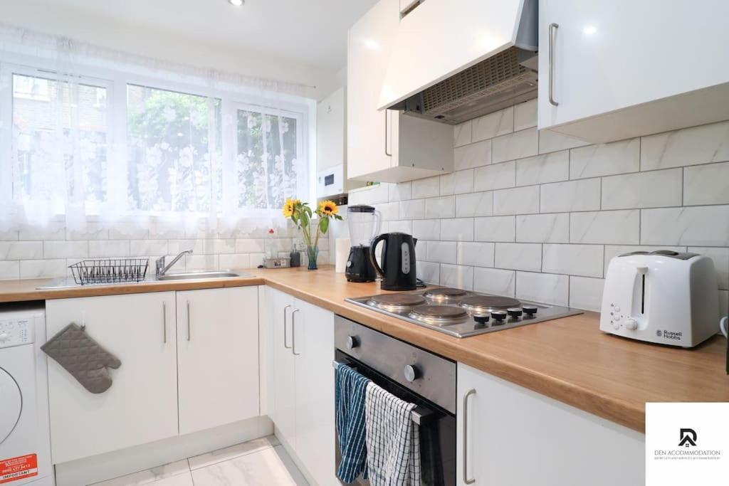 Den Accommodation & Short Lets Greenwich London - 3 Bed House Exterior photo